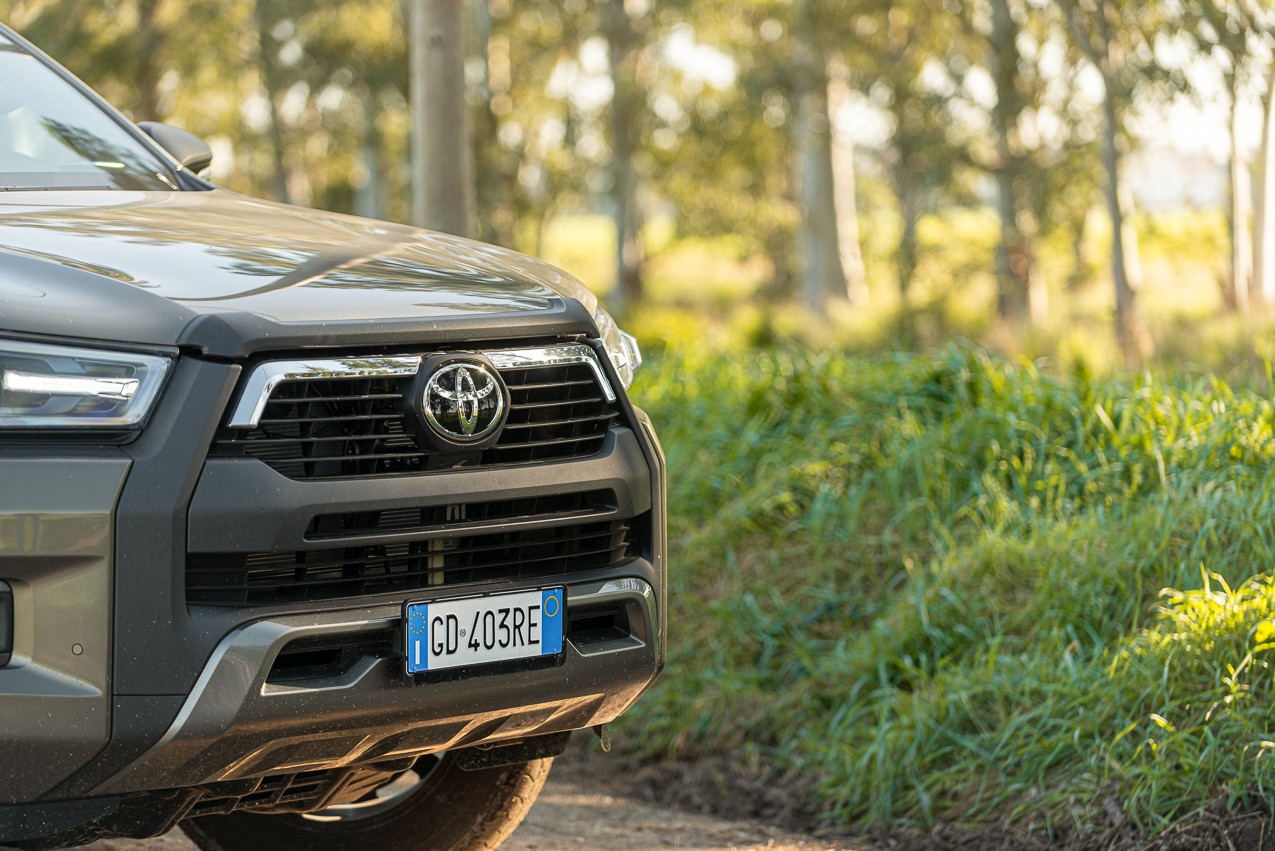 Toyota Hilux 2.8 Invincible: la prova su strada