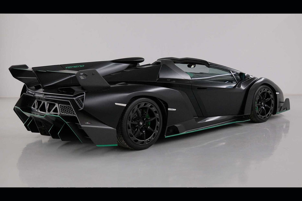 Lamborghini Veneno Roadster all'asta: le immagini
