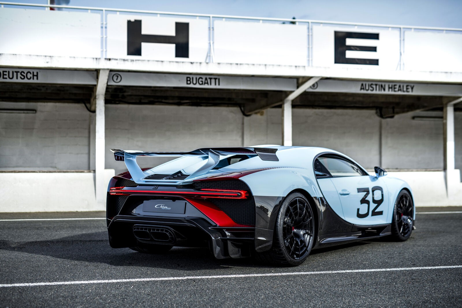 Bugatti Chiron Pur Sport "Sur Mesure": le immagini