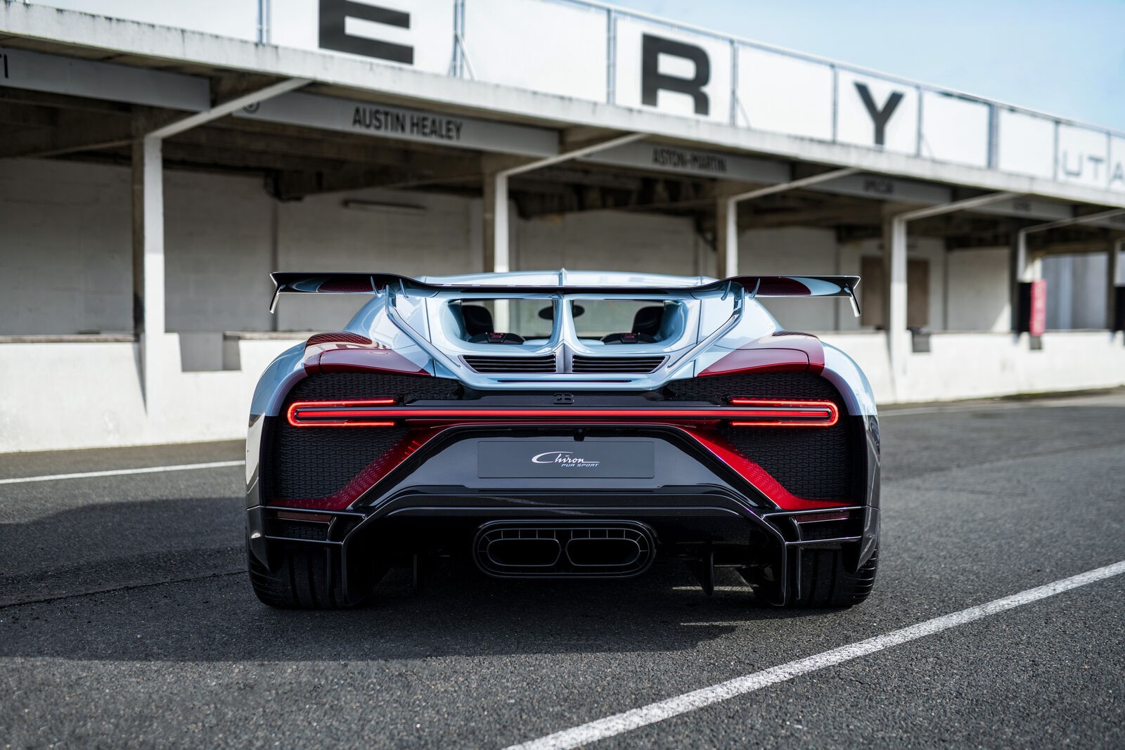 Bugatti Chiron Pur Sport "Sur Mesure": le immagini