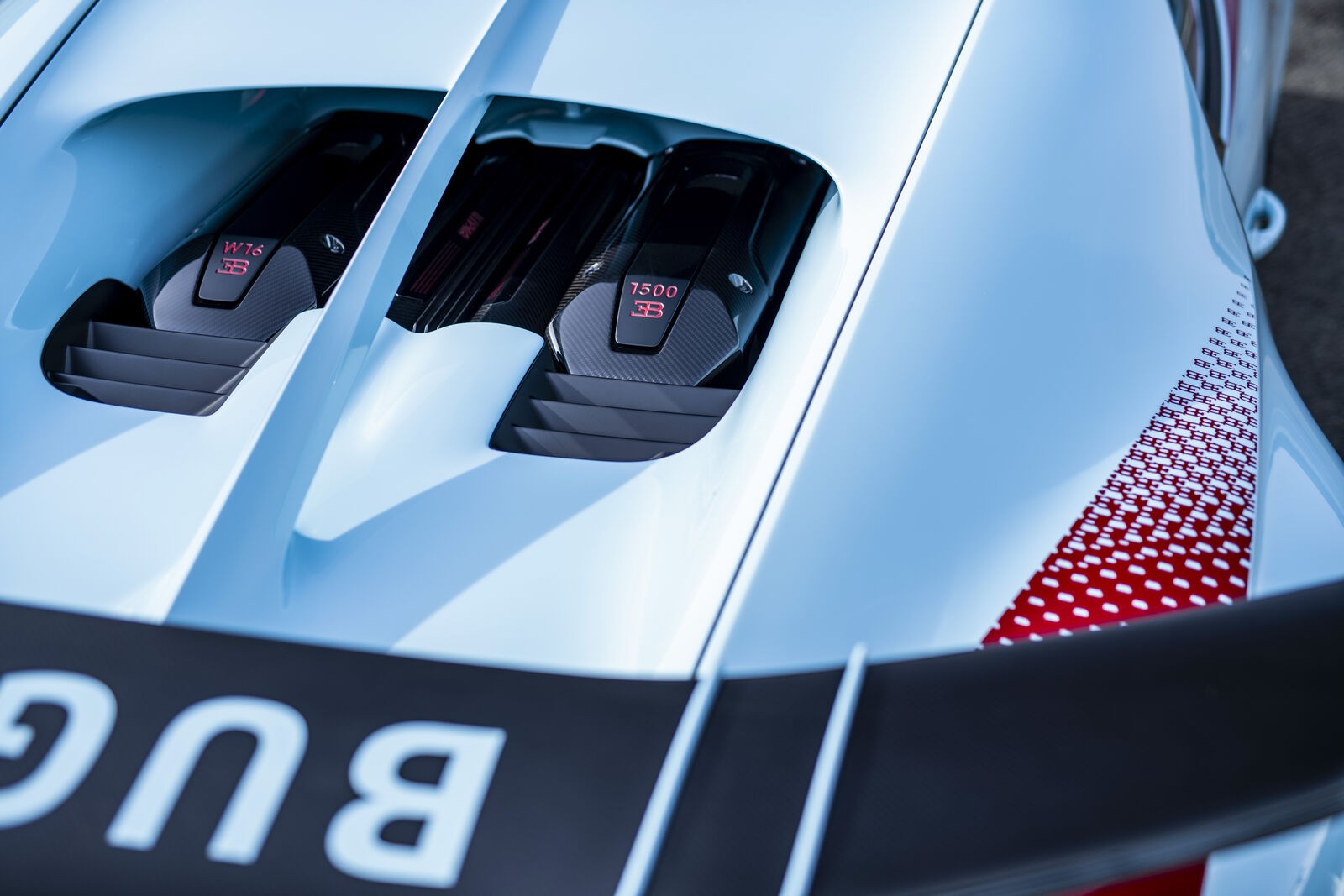 Bugatti Chiron Pur Sport "Sur Mesure": le immagini