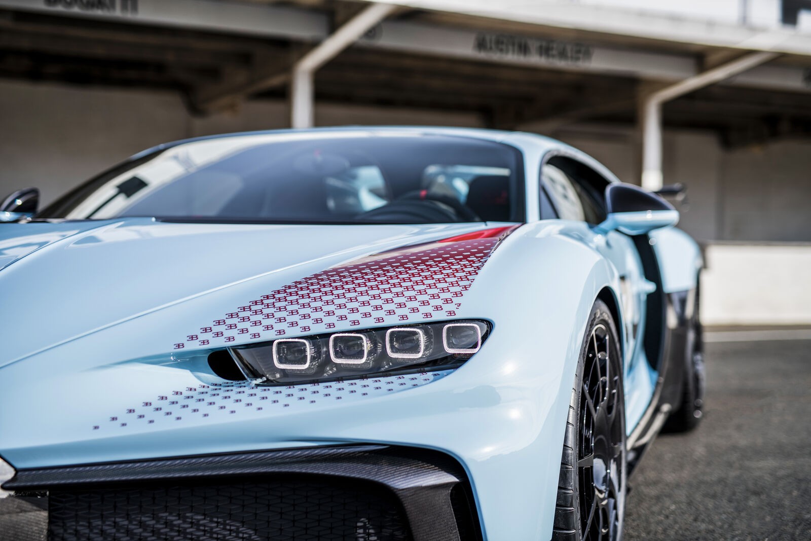 Bugatti Chiron Pur Sport "Sur Mesure": le immagini