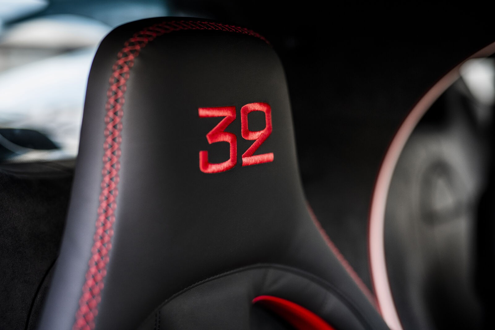 Bugatti Chiron Pur Sport "Sur Mesure": le immagini