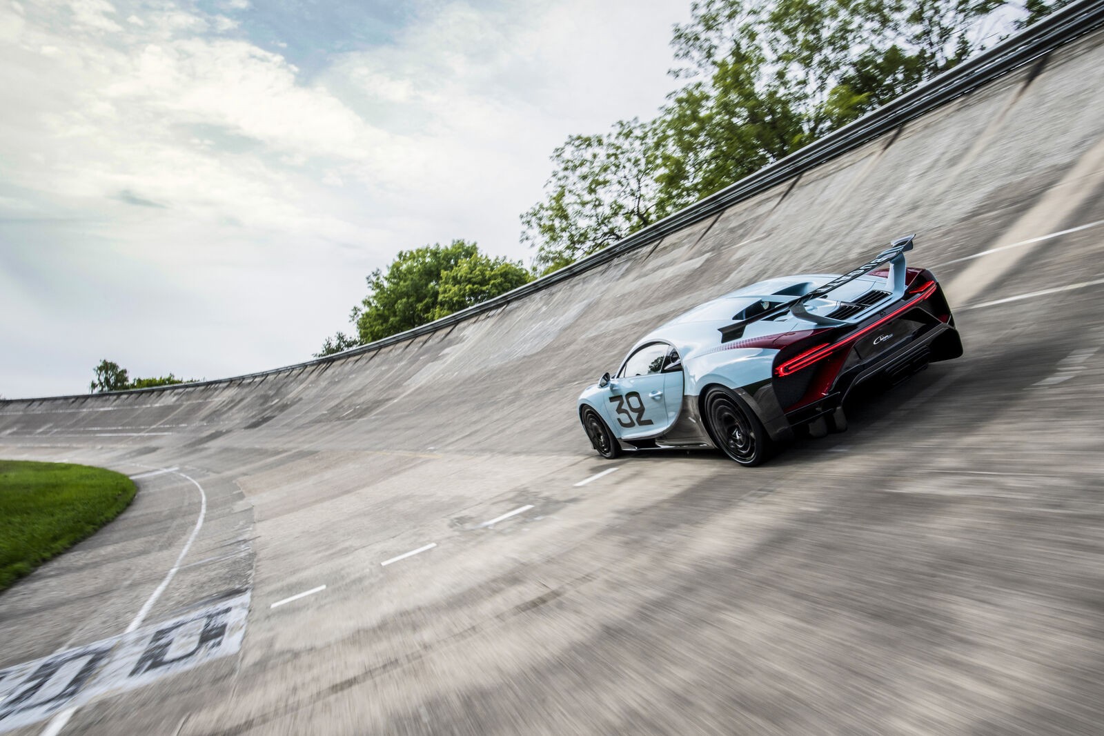 Bugatti Chiron Pur Sport "Sur Mesure": le immagini