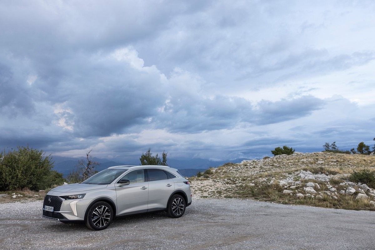 DS 7 2022: le immagini ufficiali